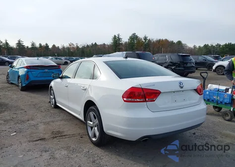 2013 Volkswagen Passat 2.5L Se z USA, uszkodzony, nr VIN 1VWBP7A30DC034530
